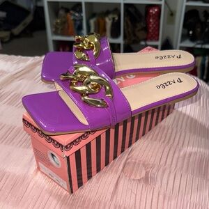 PAZZO Vibrant Purple Sandals with Bold Gold Chain